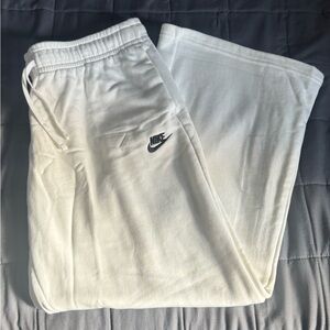 Nike Women’s XL Wide-legged Sweatpants